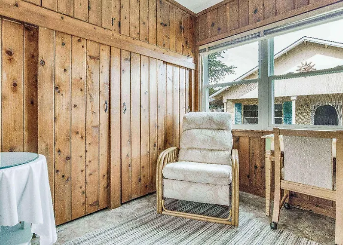Holiday home 214 Payne Rd *